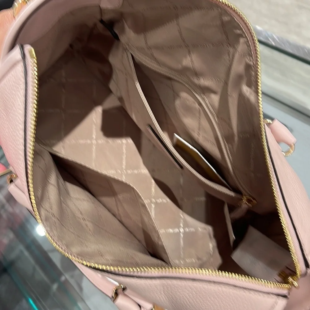 MICHAEL KORS 
Carine Large Pebbled Leather Top Zip Satchel
Powder Blush
NWT - Picture 10 of 16